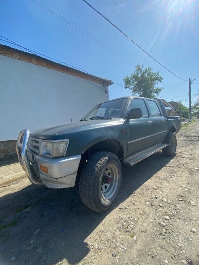 Toyota Hilux 2400, снимка 1 - Автомобили и джипове - 48189710