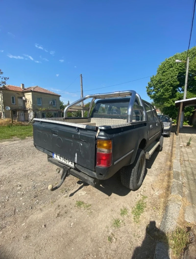 Toyota Hilux 2400, снимка 2 - Автомобили и джипове - 48189710