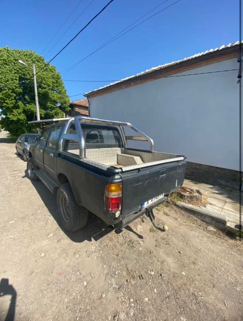 Toyota Hilux 2400, снимка 3 - Автомобили и джипове - 48189710