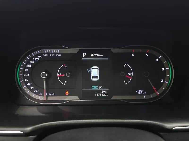 Hyundai Tucson 2.0 2WD MODERN, снимка 8 - Автомобили и джипове - 55801773