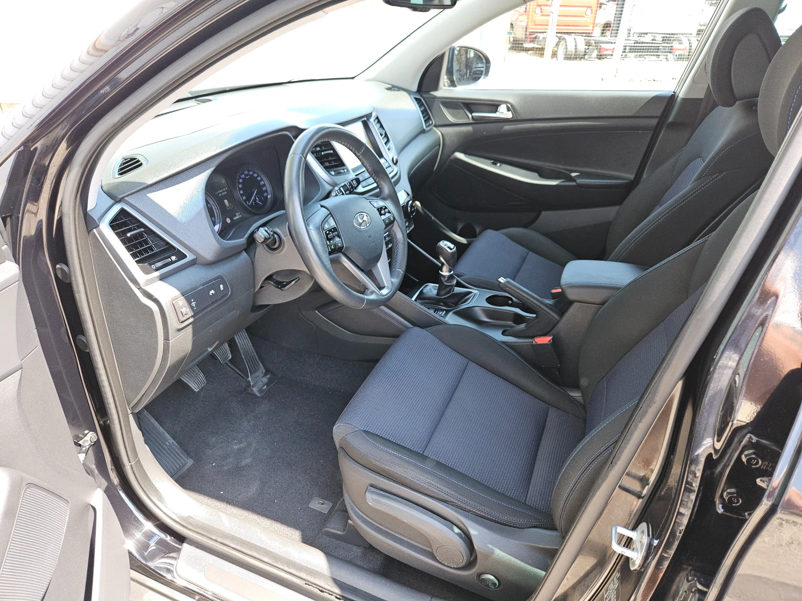Hyundai Tucson 2.0CRDI/4X4/136k.c/6ск/LED/NAVI/БЛУТУТ//EURO6B/ТОП - изображение 9