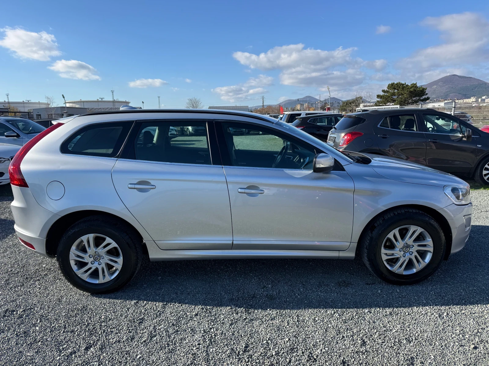 Volvo XC60 (KATO НОВА) - изображение 4