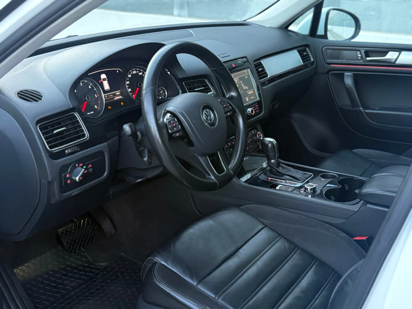 VW Touareg 3.0TDI ABT, снимка 8 - Автомобили и джипове - 54756418