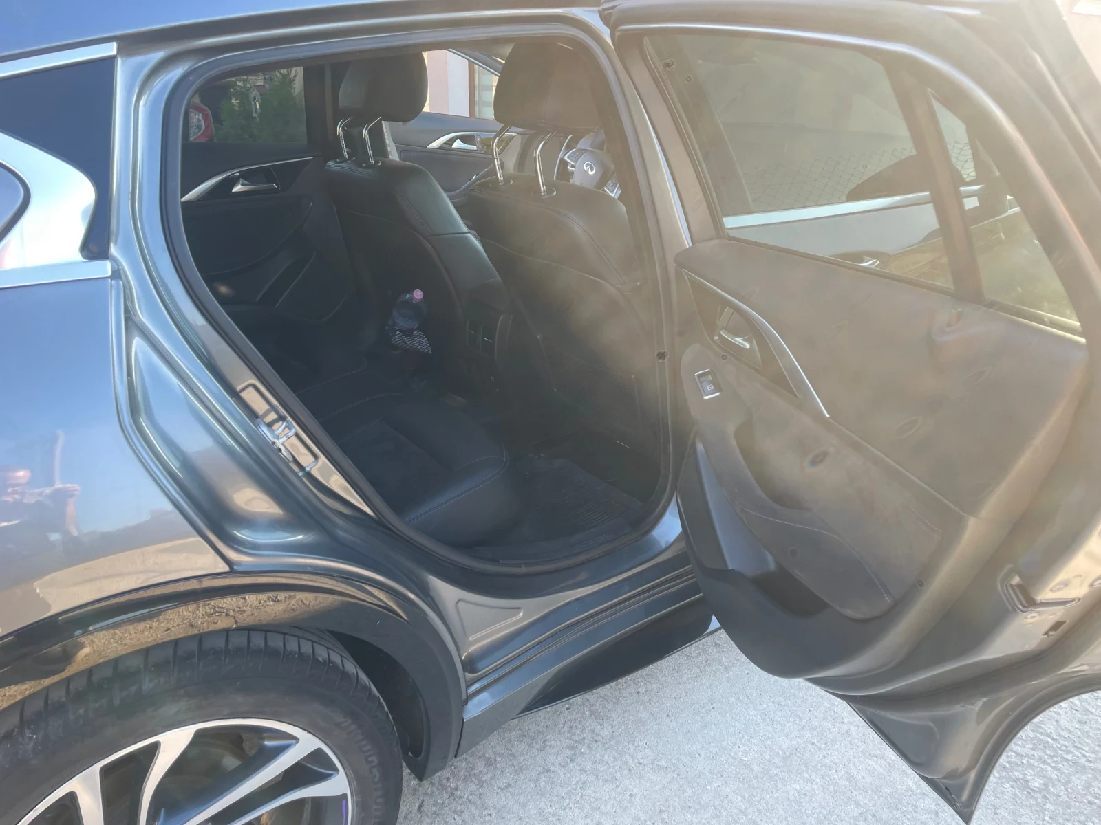 Infiniti Q30, снимка 12 - Автомобили и джипове - 54992017