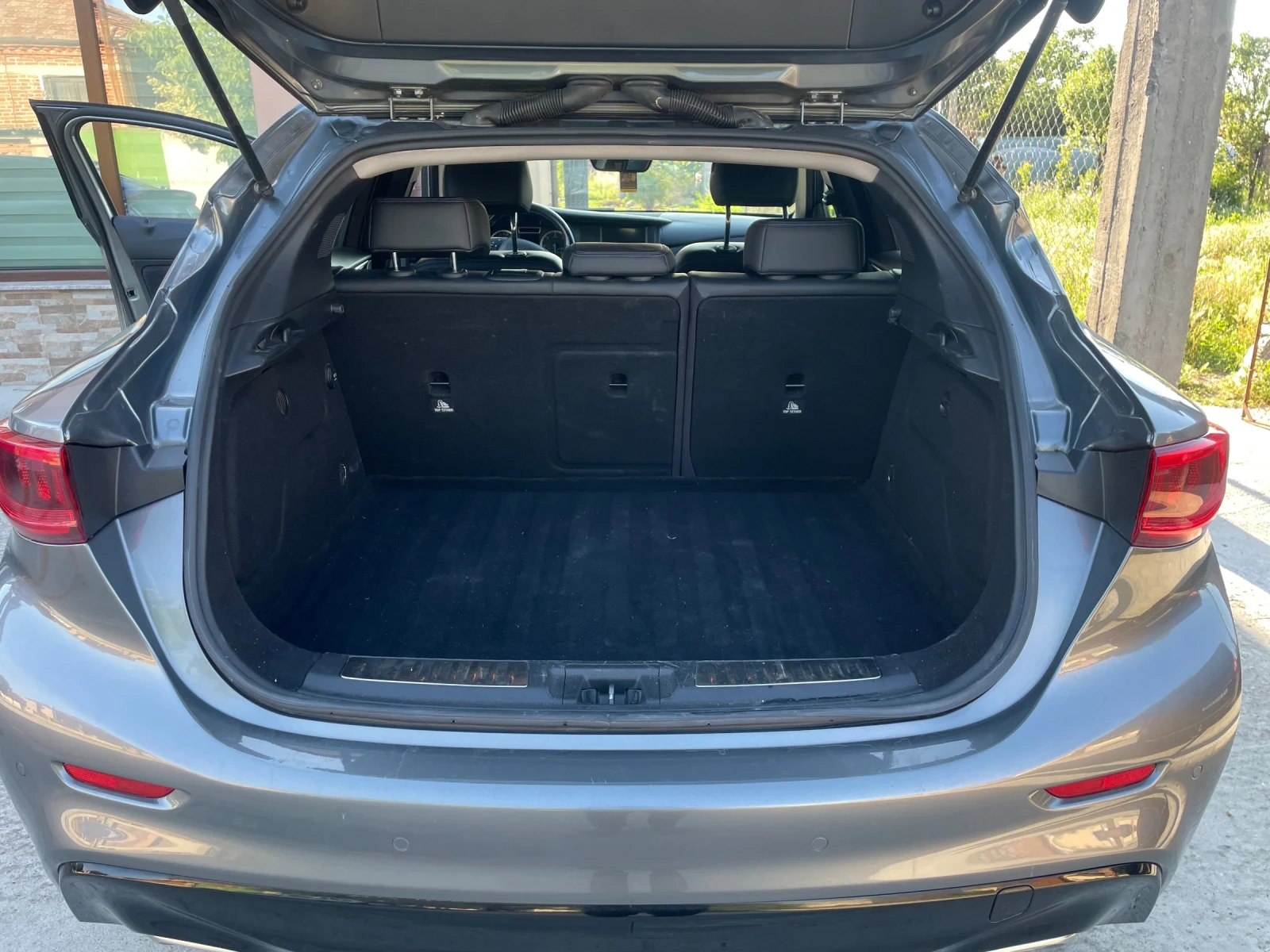 Infiniti Q30, снимка 7 - Автомобили и джипове - 54992017