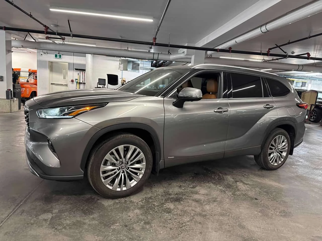 Toyota Highlander * Hybrid Limited * CARFAX * ОПЦИЯ ЗА ФИНАНСИРАНЕ, снимка 17 - Автомобили и джипове - 55647282