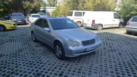 Mercedes-Benz 220, снимка 1