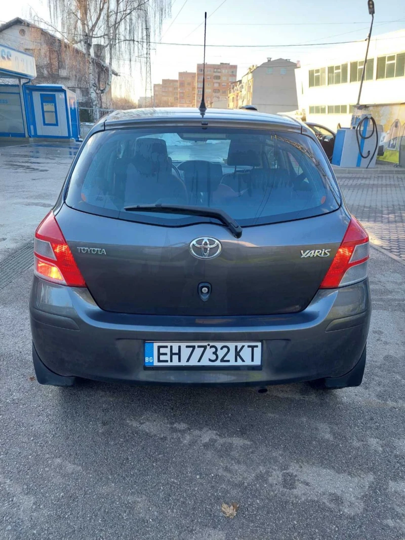 Toyota Yaris 1.3 VVTi, снимка 2 - Автомобили и джипове - 48555594