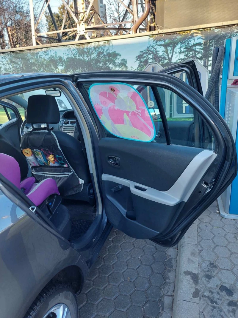 Toyota Yaris 1.3 VVTi, снимка 10 - Автомобили и джипове - 48555594