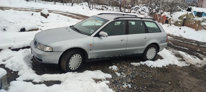 Audi A4 Колата е с газов инжекцион и минат преглед , снимка 1 - Автомобили и джипове - 48691481