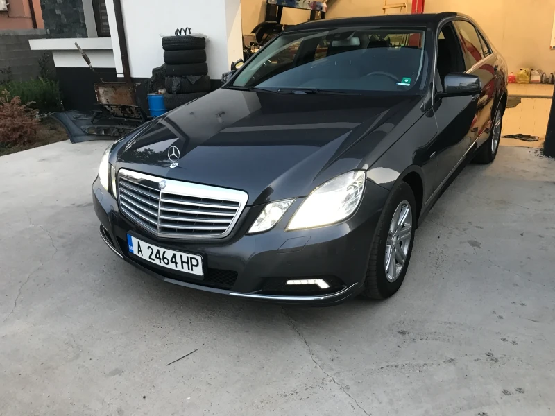 Mercedes-Benz E 220 Avangard, снимка 2 - Автомобили и джипове - 49104146