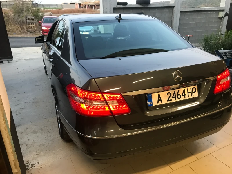 Mercedes-Benz E 220 Avangard, снимка 3 - Автомобили и джипове - 49104146