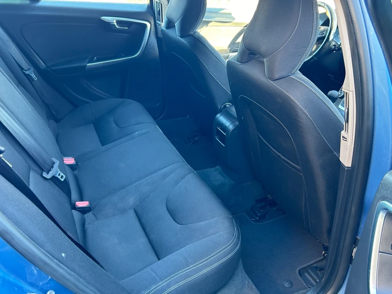 Volvo V60 1.6 D2, снимка 14 - Автомобили и джипове - 52343925