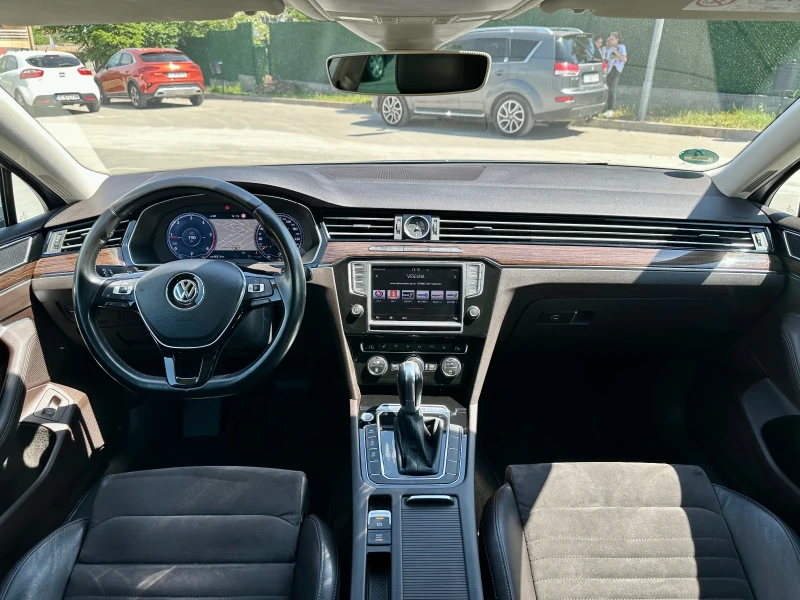 VW Passat 2.0 TDI Digital BiTurbo 4Motion Highline 360 , снимка 13 - Автомобили и джипове - 52488506