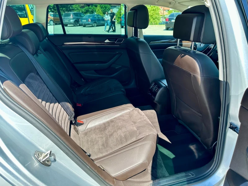 VW Passat 2.0 TDI Digital BiTurbo 4Motion Highline 360 , снимка 12 - Автомобили и джипове - 52488506