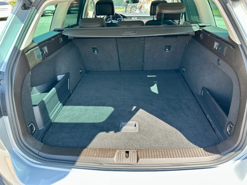 VW Passat 2.0 TDI Digital BiTurbo 4Motion Highline 360 , снимка 17 - Автомобили и джипове - 52488506