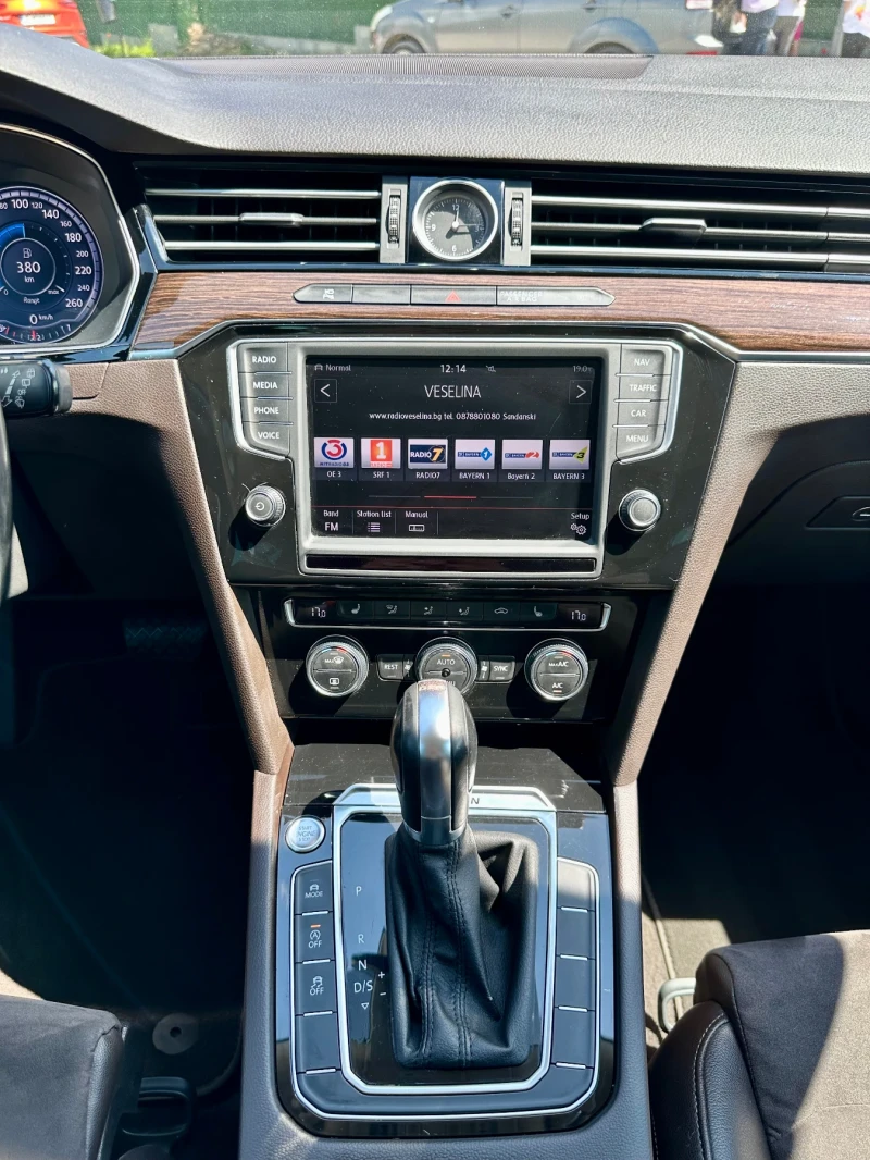 VW Passat 2.0 TDI Digital BiTurbo 4Motion Highline 360 , снимка 14 - Автомобили и джипове - 52488506