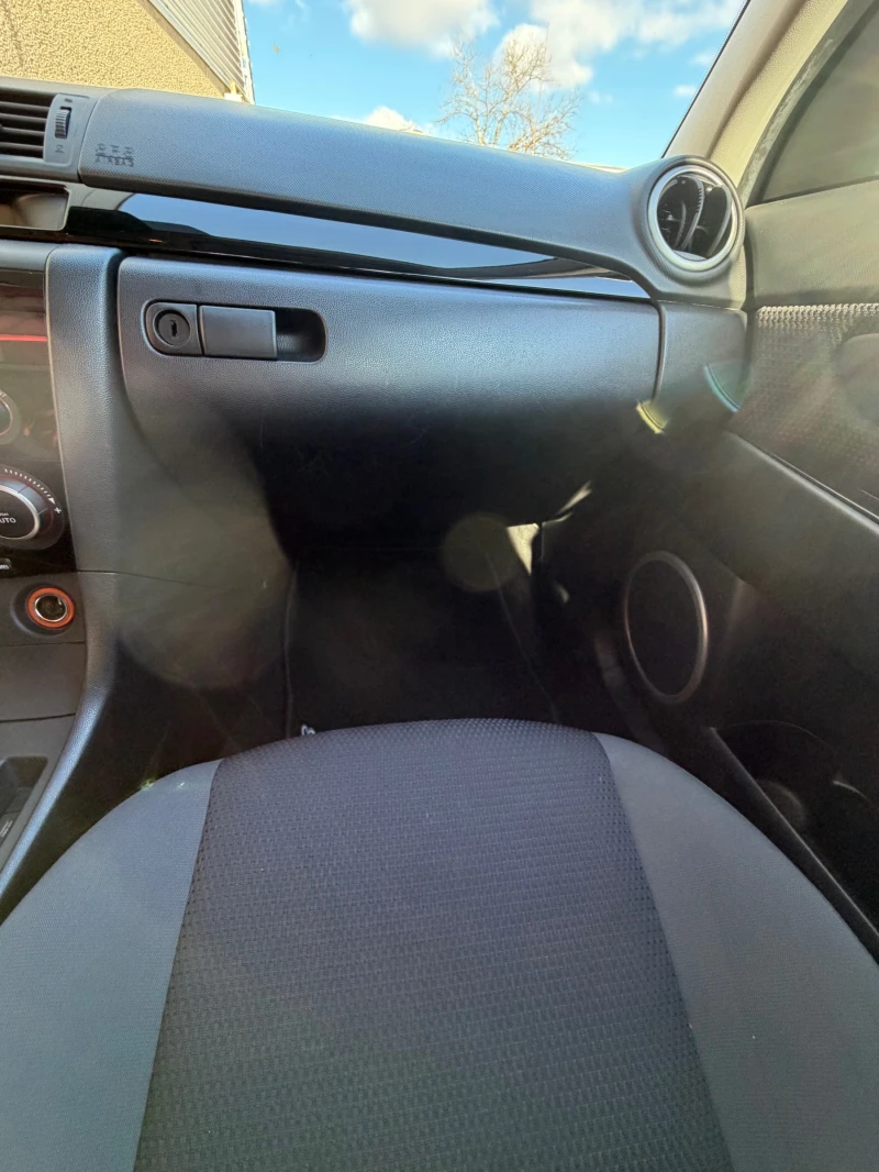 Mazda 3, снимка 10 - Автомобили и джипове - 53078710