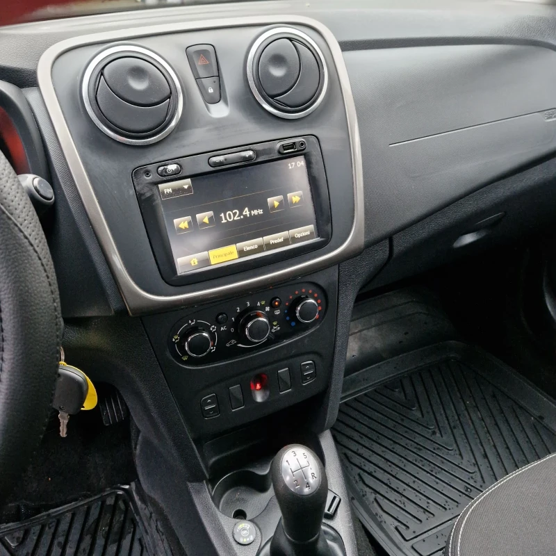 Dacia Sandero 1.2i LPG, снимка 7 - Автомобили и джипове - 53458027