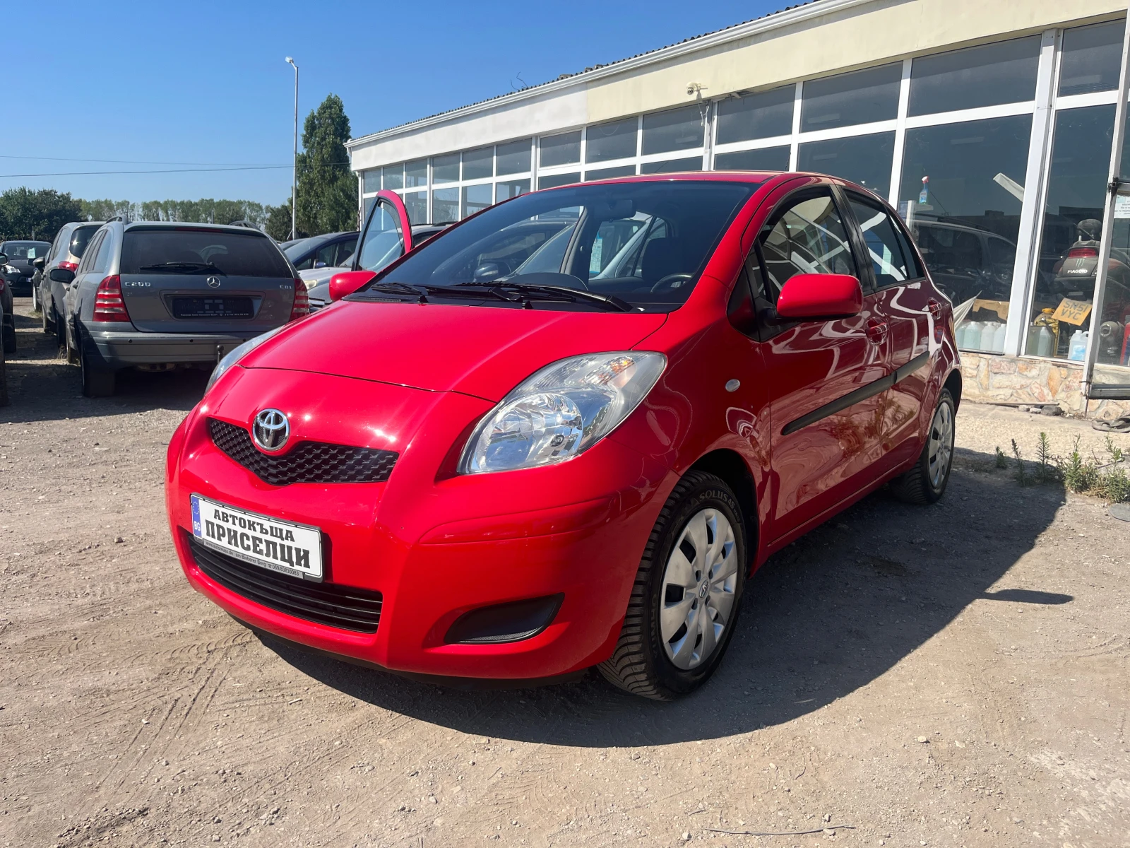 Toyota Yaris 1.3 VVTI 6 скорости - изображение 2