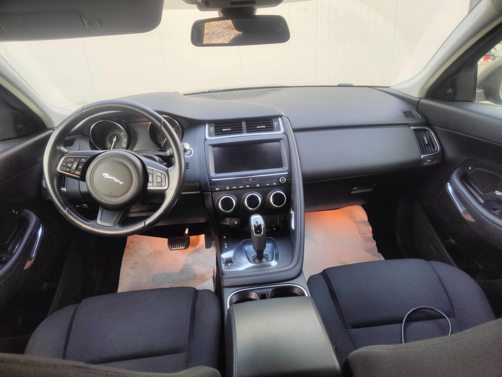 Jaguar E-pace  - изображение 8