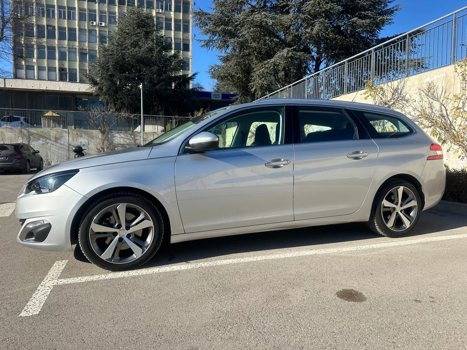 Peugeot 308 2.0 HDI SW - изображение 3