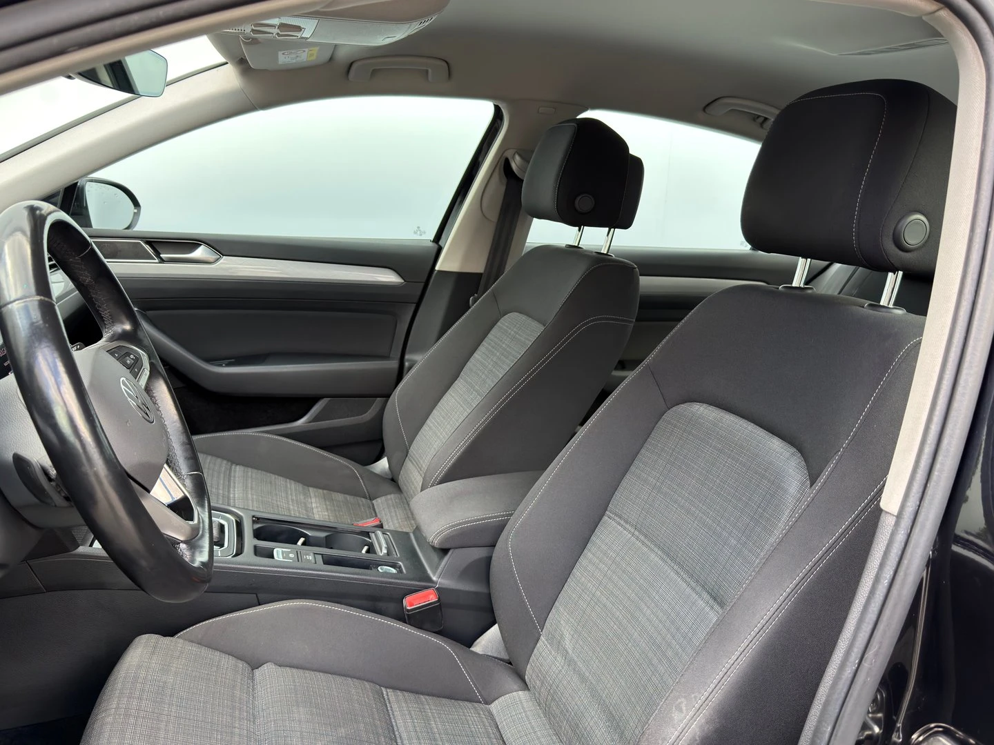 VW Passat Business 2.0 TDI SCR DSG - изображение 6