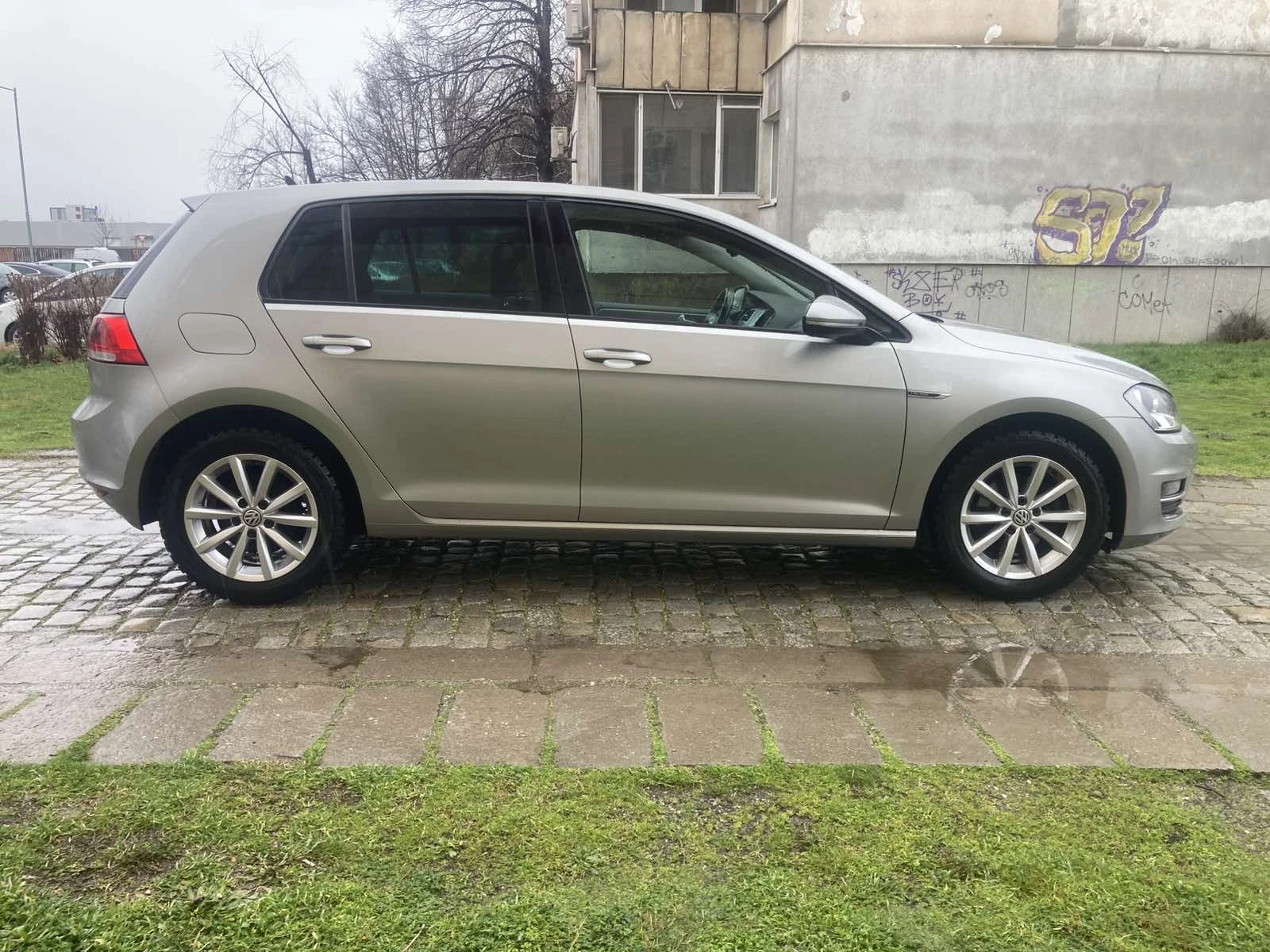 VW Golf 1.6TDI Автоматик 100хил км, снимка 8 - Автомобили и джипове - 53808057