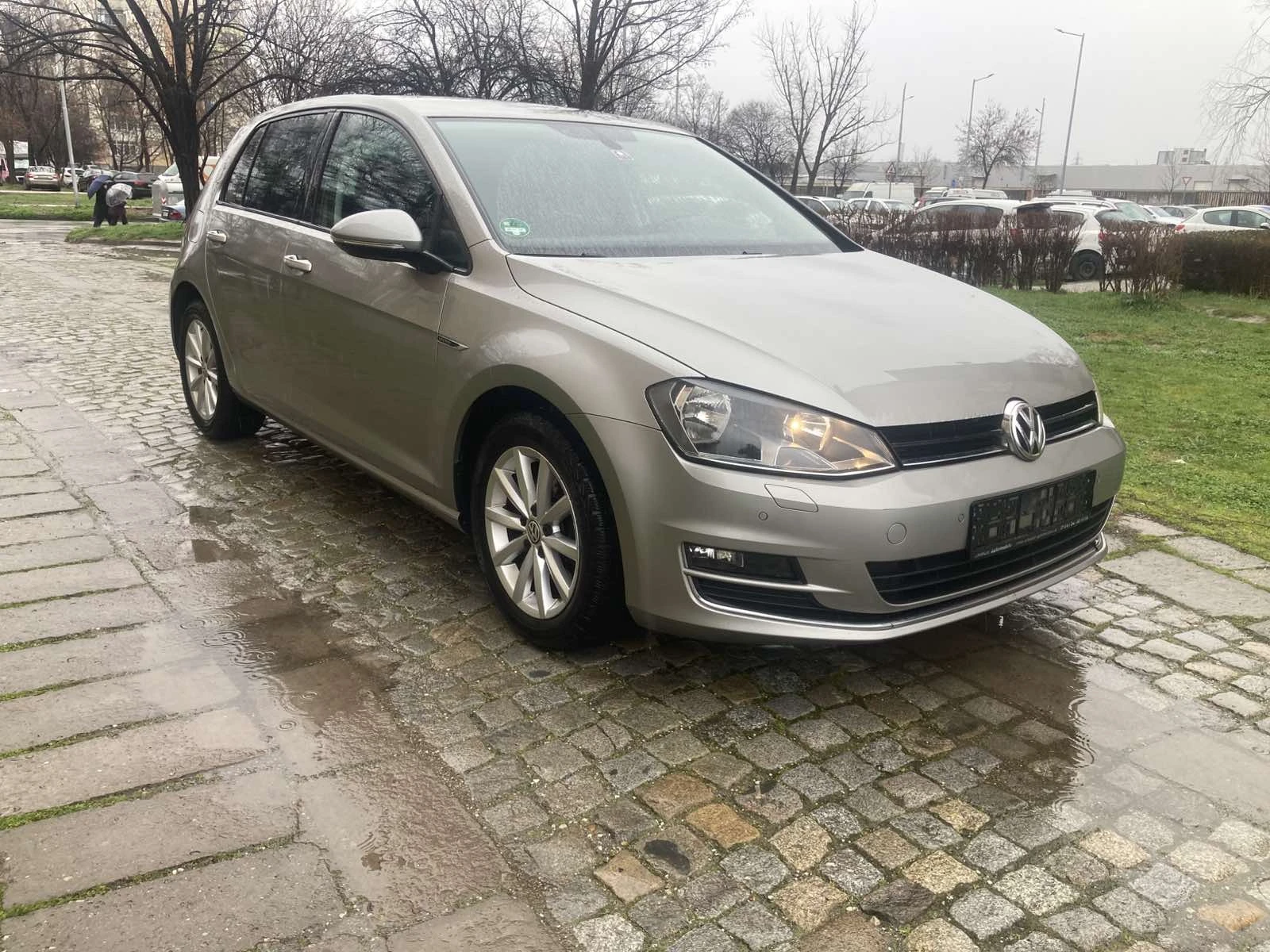 VW Golf 1.6TDI Автоматик 100хил км, снимка 7 - Автомобили и джипове - 53808057