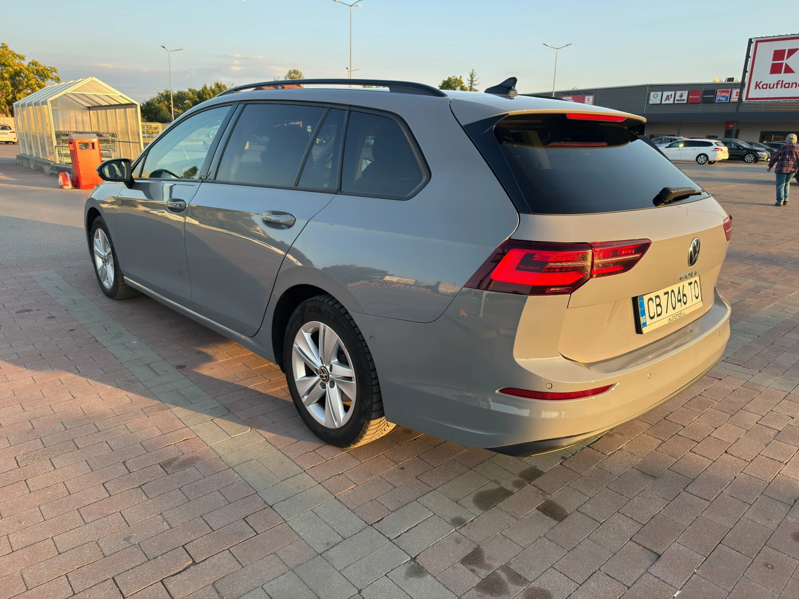 VW Golf 2.0 TDI DSG-150к.с.| ACC+ MatrixLED+ Harman Kardon, снимка 6 - Автомобили и джипове - 55792623