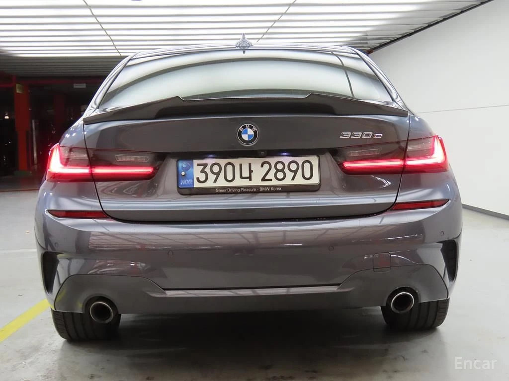BMW 330 E* HYBRID* M* SPORT* 360КАМЕРА* LANE* ASSIST* , снимка 4 - Автомобили и джипове - 54510577