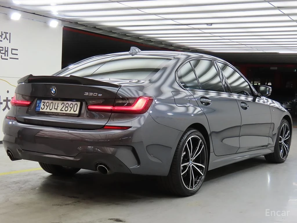 BMW 330 E* HYBRID* M* SPORT* 360КАМЕРА* LANE* ASSIST* , снимка 2 - Автомобили и джипове - 54510577