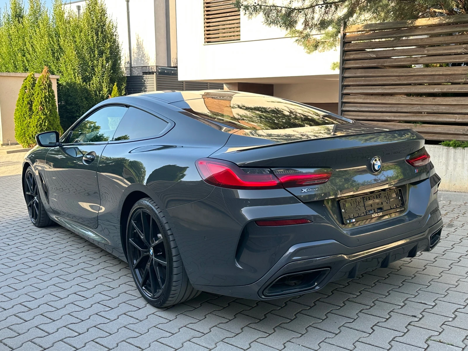 BMW 850 M xDrive* Coupe* HUD* SoftCloseCarbon Core* Alcant, снимка 4 - Автомобили и джипове - 55082038