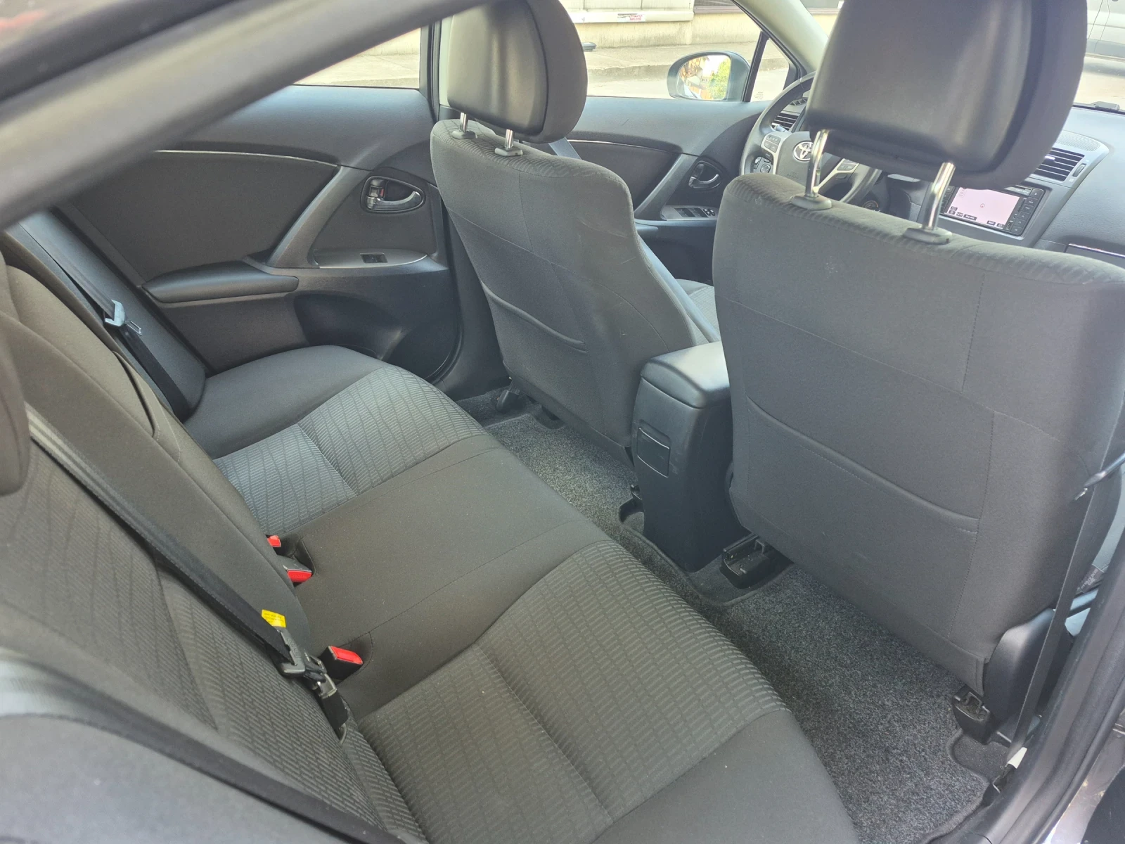 Toyota Avensis 2.0  /126 кс .137000 км  НАВИГАЦИЯ , снимка 11 - Автомобили и джипове - 55178015