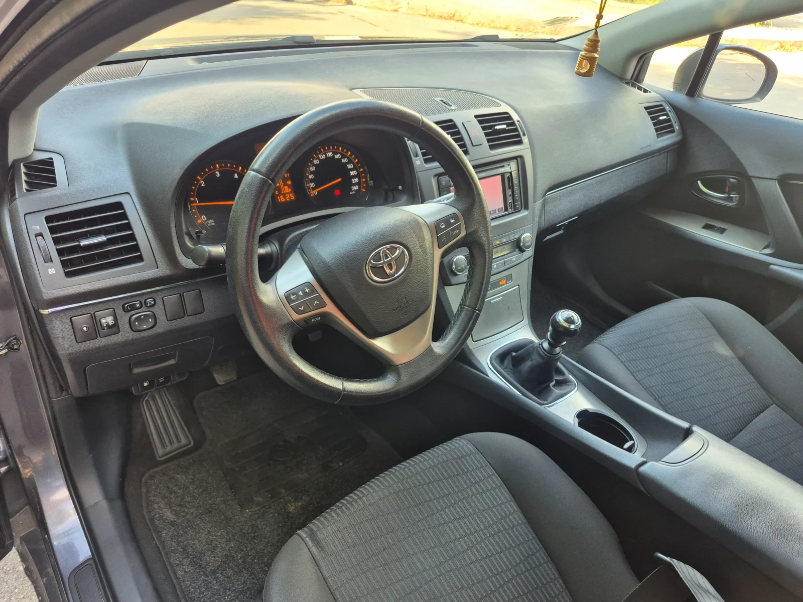Toyota Avensis 2.0  /126 кс .137000 км  НАВИГАЦИЯ , снимка 6 - Автомобили и джипове - 55178015
