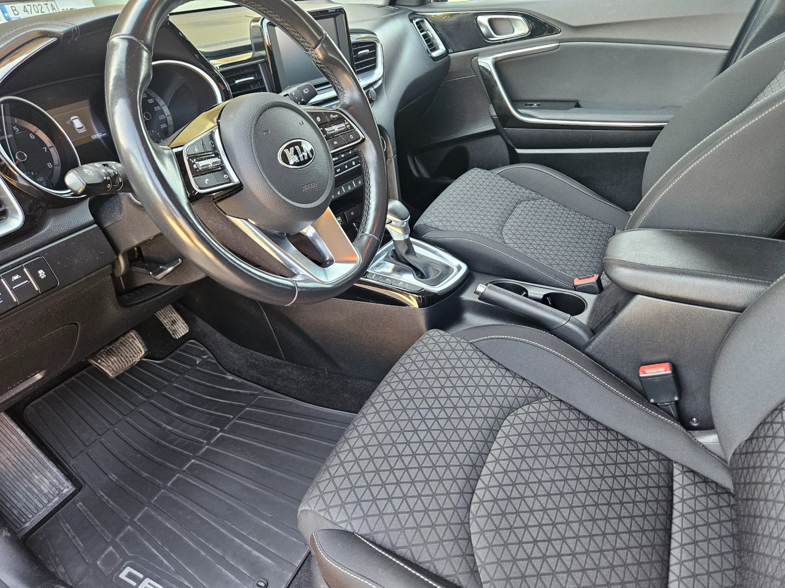 Kia Ceed SW 1.4GDI/140hp/7DCT, снимка 10 - Автомобили и джипове - 56721124