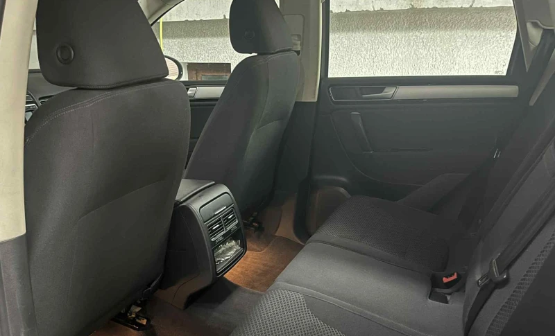 VW Touareg, снимка 5 - Автомобили и джипове - 52645490