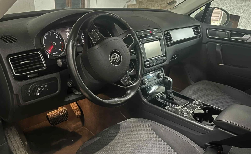 VW Touareg, снимка 4 - Автомобили и джипове - 52645490
