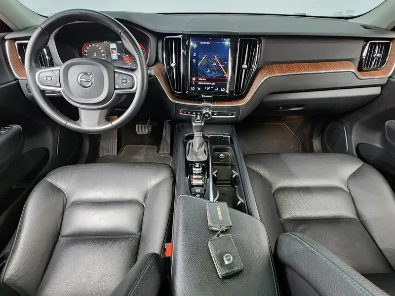 Volvo XC60 D5 MOMENTRUM, снимка 7 - Автомобили и джипове - 55562486