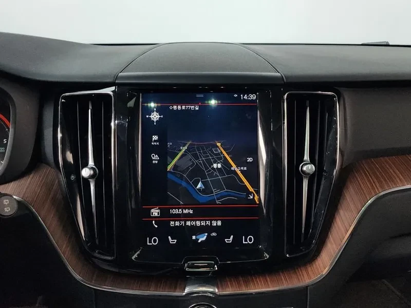 Volvo XC60 D5 MOMENTRUM, снимка 12 - Автомобили и джипове - 55562486