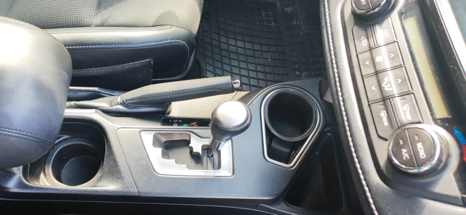 Toyota Rav4 2.5L Hybrid FWD, снимка 11 - Автомобили и джипове - 54178877