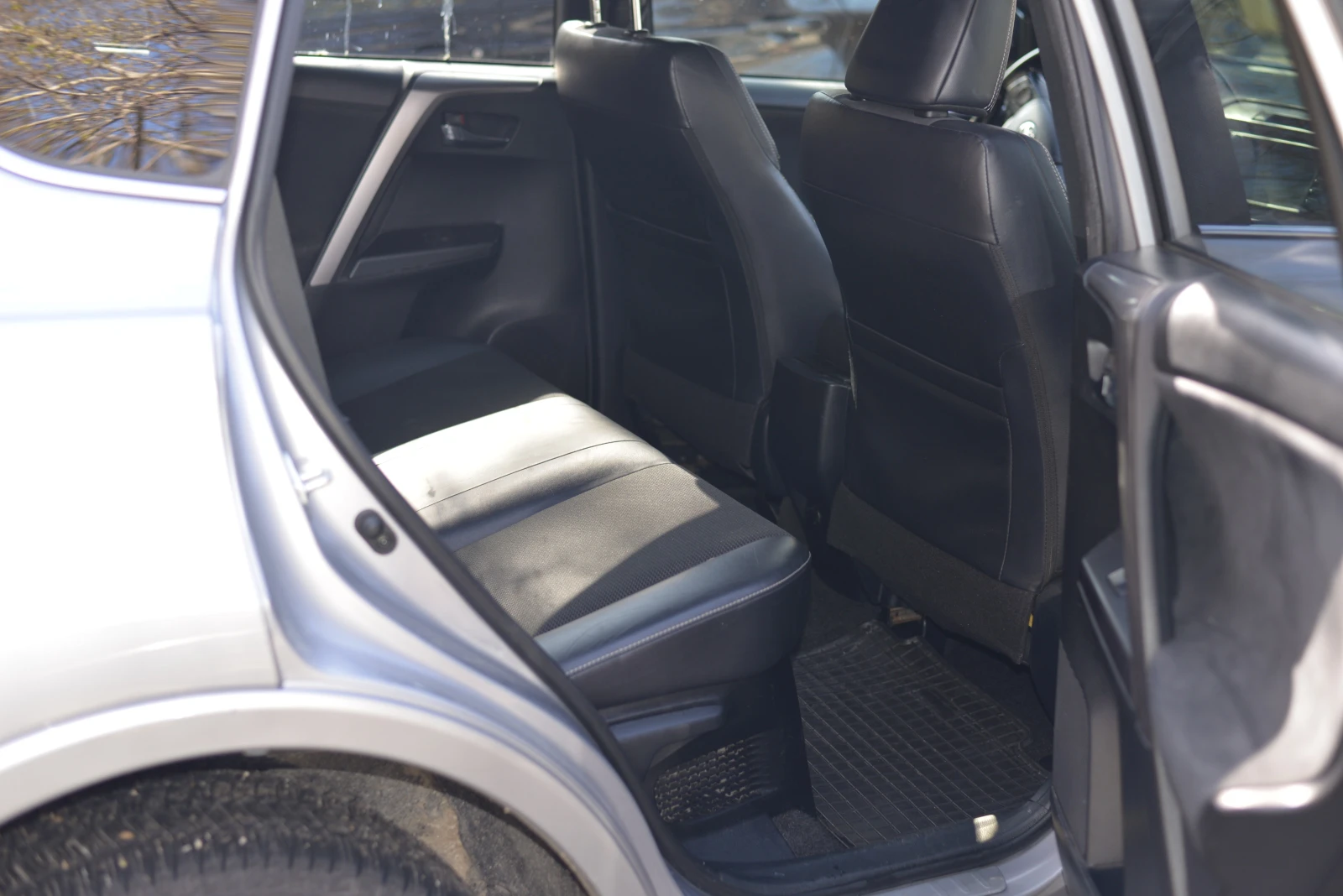 Toyota Rav4 2.5L Hybrid FWD, снимка 6 - Автомобили и джипове - 54178877