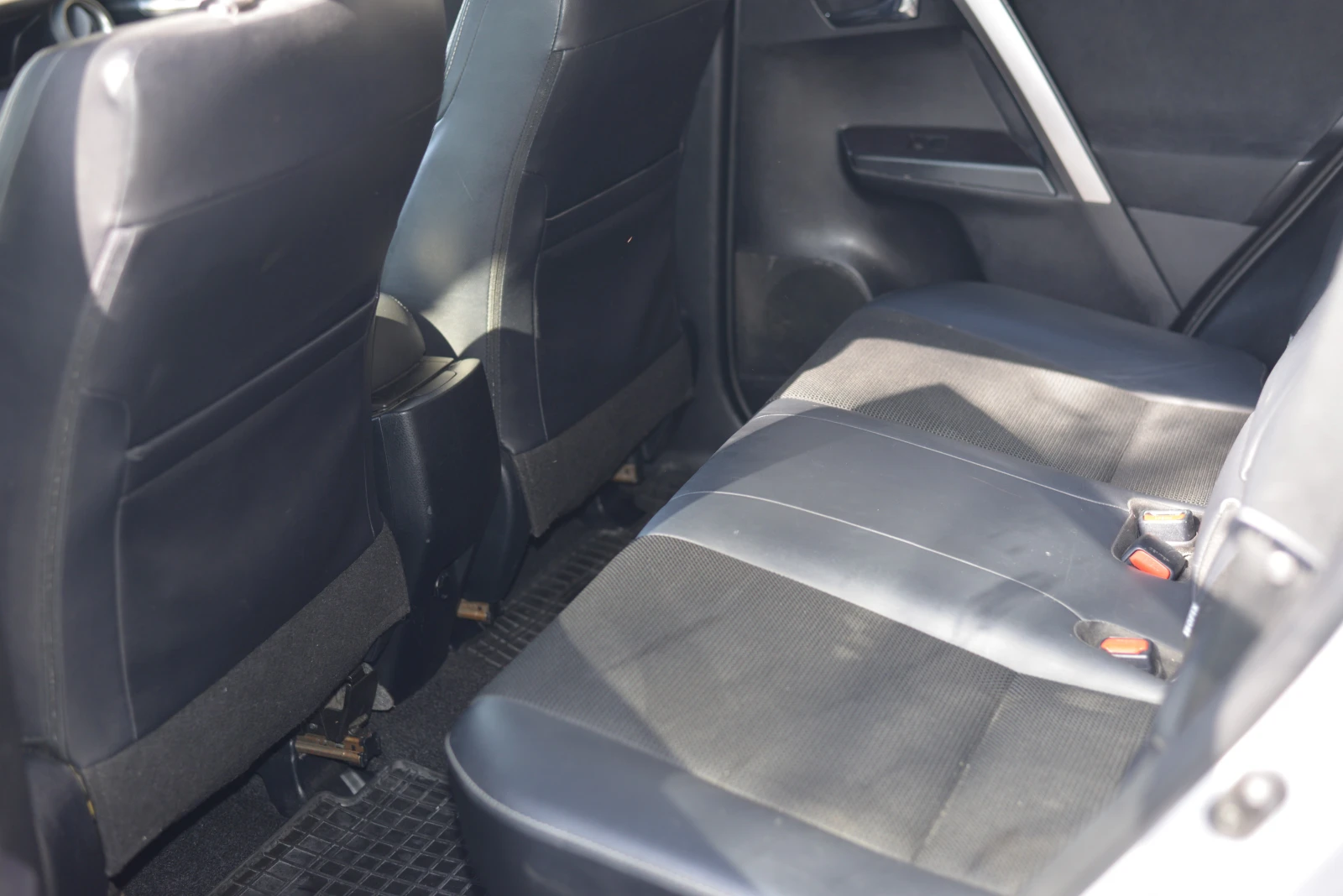 Toyota Rav4 2.5L Hybrid FWD, снимка 5 - Автомобили и джипове - 54178877