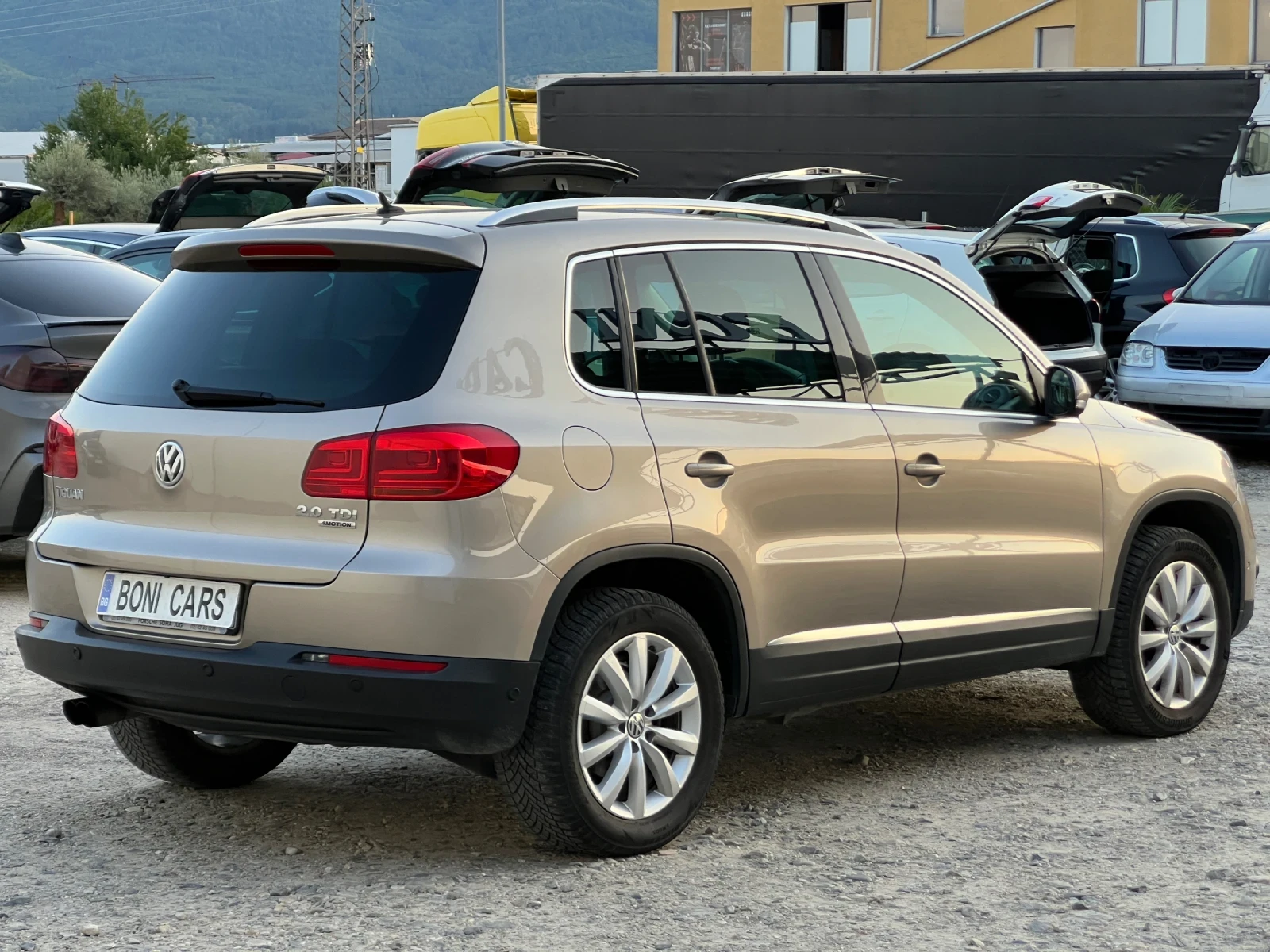 VW Tiguan 2.0TDI-140к.с 4Motion/DSG/ Подгреви/ Парктроник, снимка 5 - Автомобили и джипове - 55694917