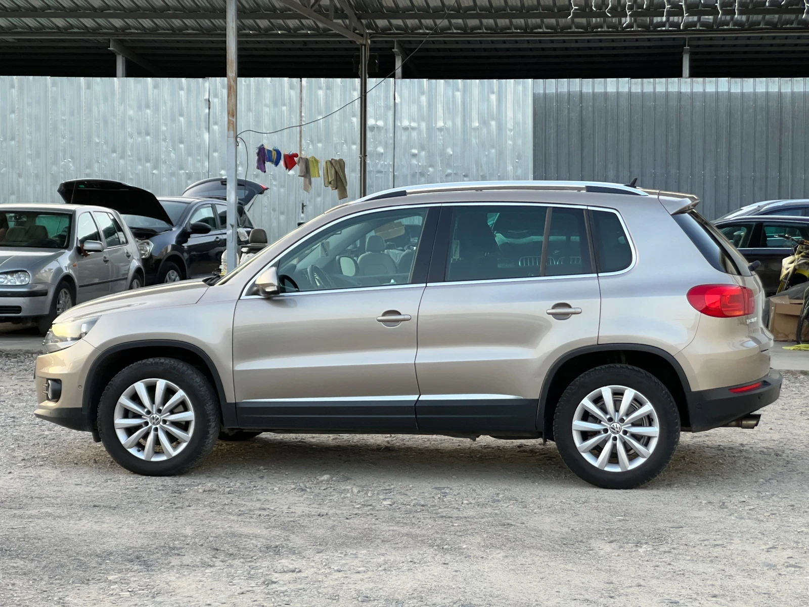 VW Tiguan 2.0TDI-140к.с 4Motion/DSG/ Подгреви/ Парктроник, снимка 8 - Автомобили и джипове - 55694917