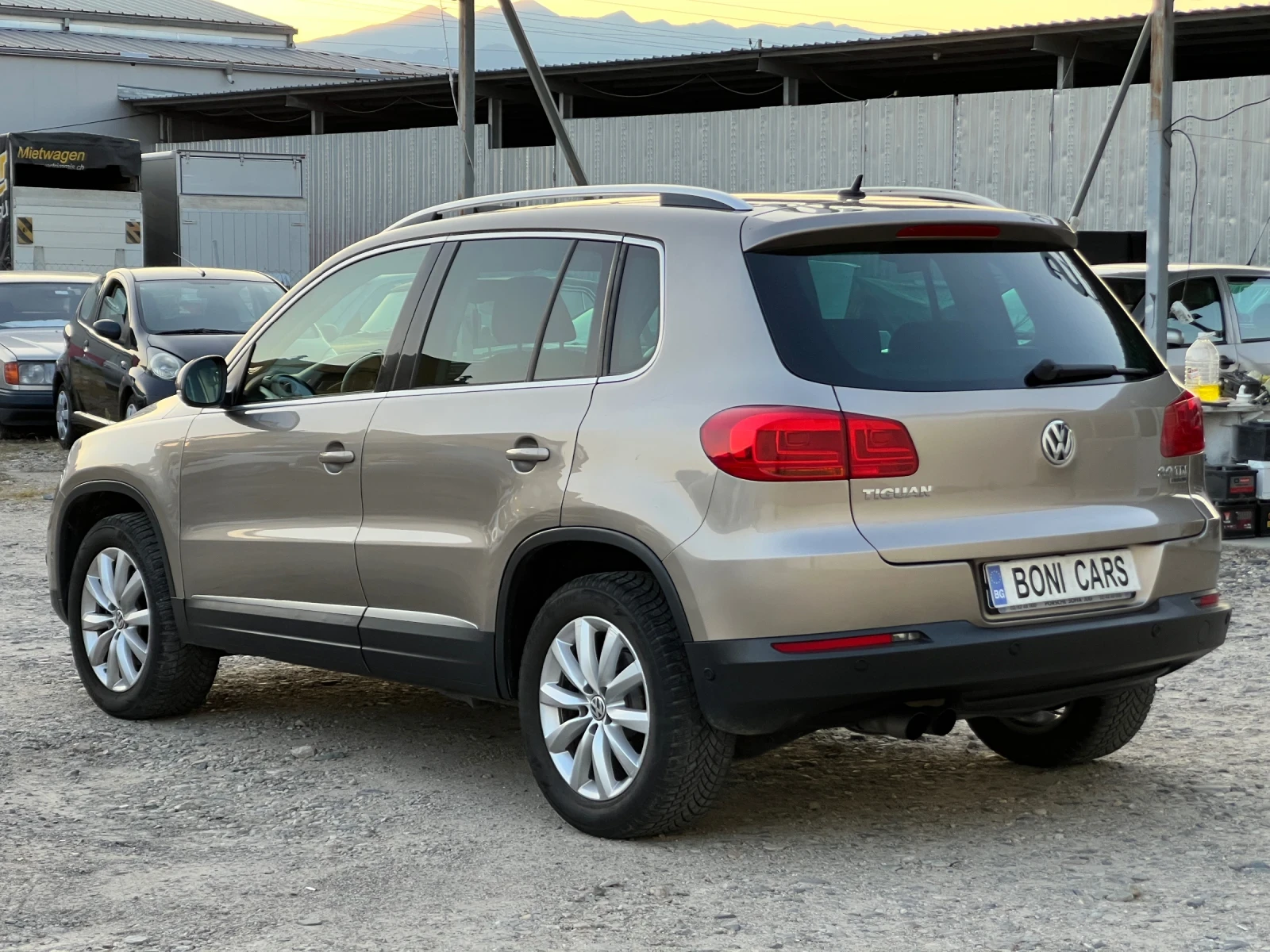 VW Tiguan 2.0TDI-140к.с 4Motion/DSG/ Подгреви/ Парктроник, снимка 7 - Автомобили и джипове - 55694917