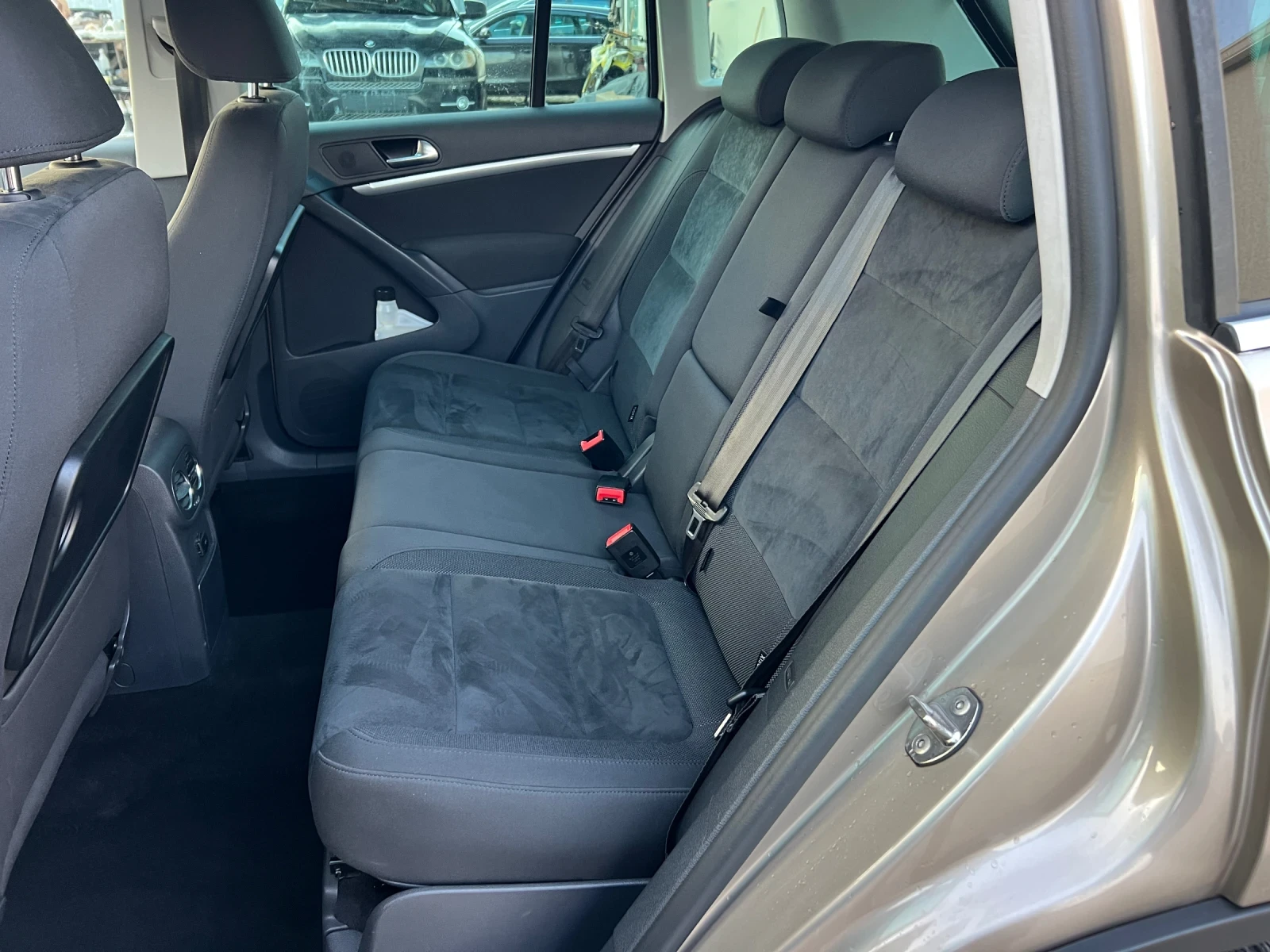 VW Tiguan 2.0TDI-140к.с 4Motion/DSG/ Подгреви/ Парктроник, снимка 11 - Автомобили и джипове - 55694917