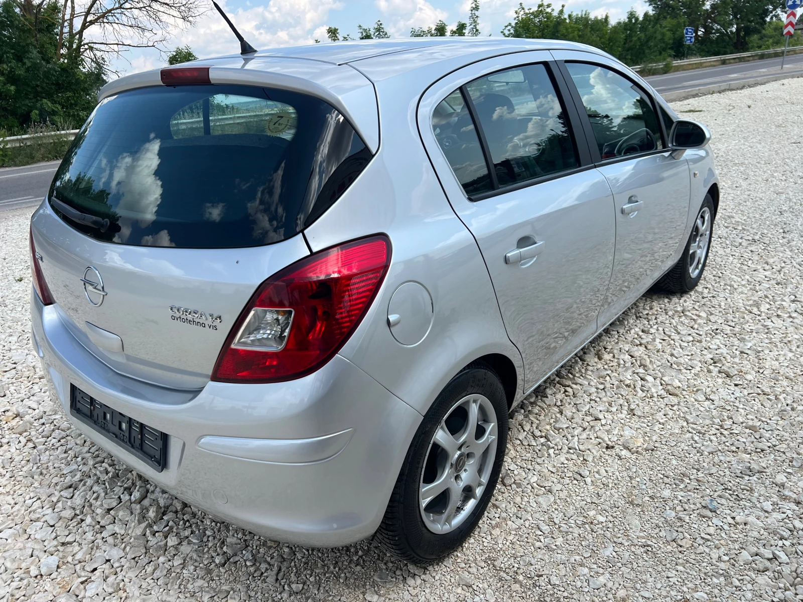 Opel Corsa 1.4i/90p.s-Cosmo-1ви собственик - изображение 3