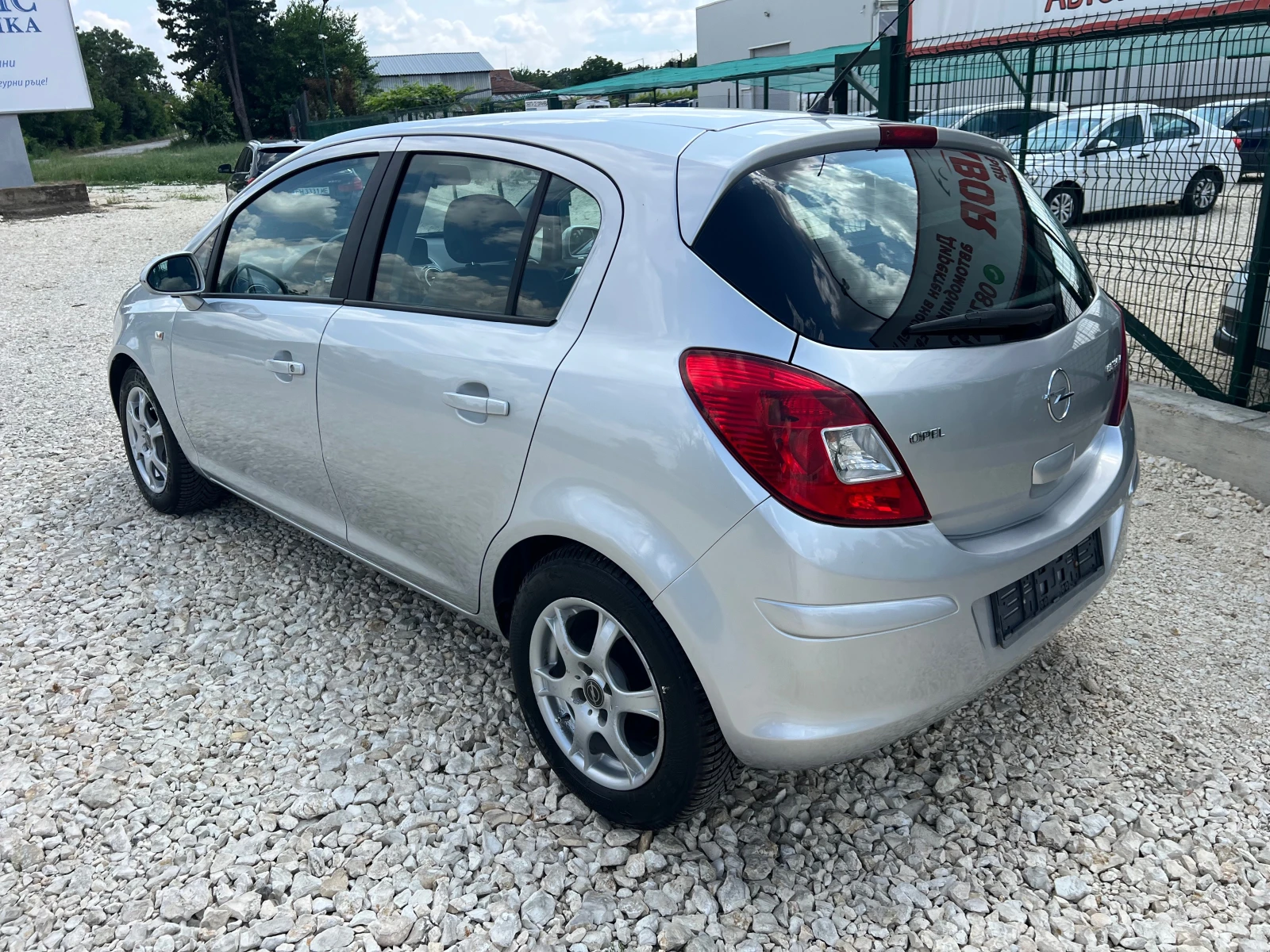 Opel Corsa 1.4i/90p.s-Cosmo-1ви собственик - изображение 4