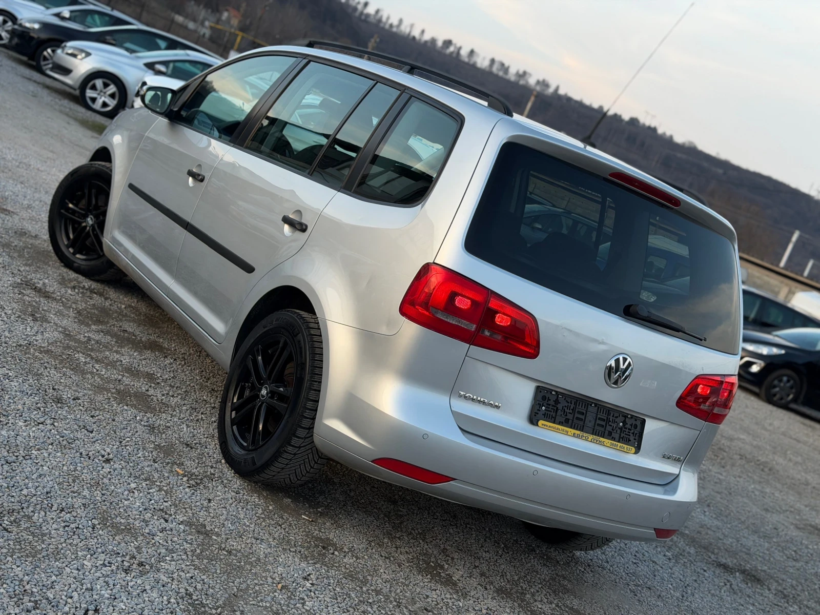 VW Touran 2.0TDI 140кс 6с НАВИ ПОДГРЕВ, снимка 4 - Автомобили и джипове - 53737652